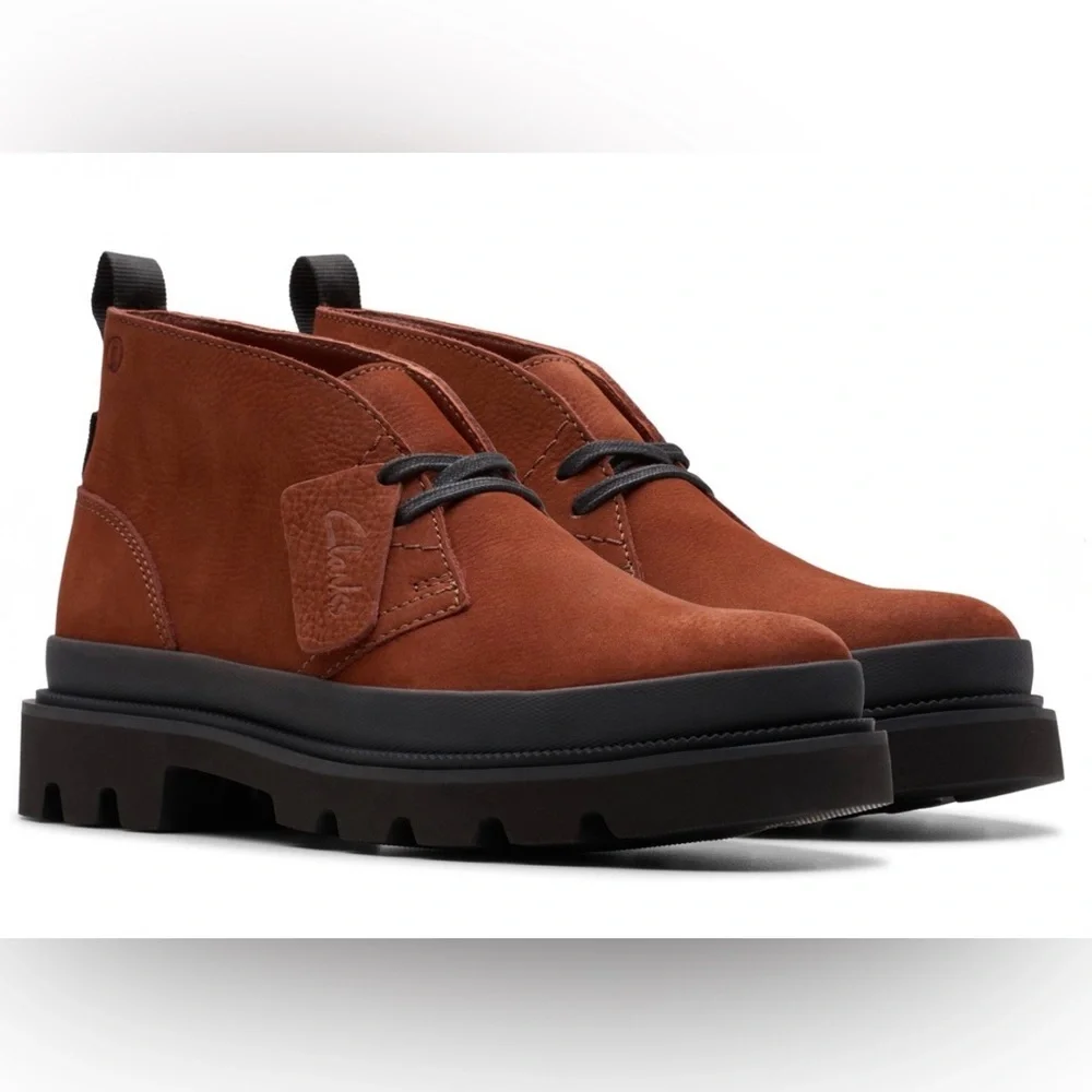 Clarks Men’s Rust Suede Chukka Boots with Black Lug Sole Size 10